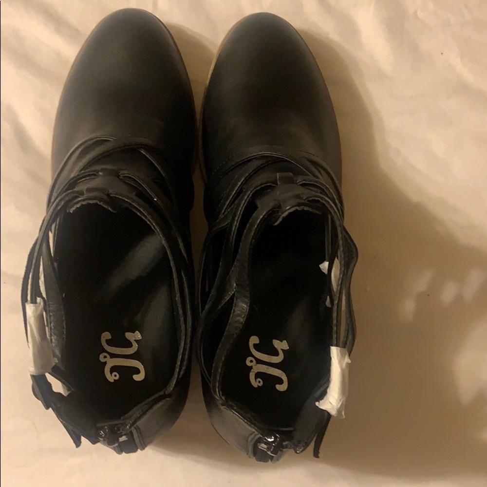 Boots - Picture 5 of 5